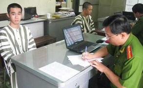 Nghe điện thoại gặp 'công an', bị lừa tiền tỉ