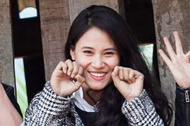 Hoa hậu biển Vân Anh rạng rỡ với trẻ em vùng cao