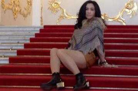 Thanh Lam quần cũn cỡn khoe chân tuổi U50