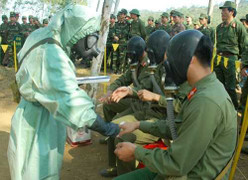 Hình ảnh ít biết về diễn tập thực binh của bác sĩ quân đội