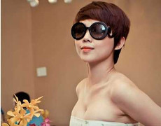 Minh Hằng, Tóc Tiên váy xẻ ngực sâu hút, sexy 'bỏng mắt'