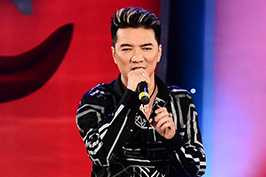 Đàm Vĩnh Hưng nổi bật với áo lạ mắt