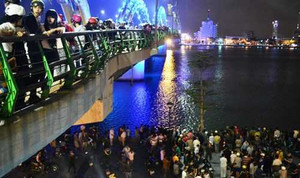 Người đàn bà nhảy sông Hàn tự tử trong đêm tối