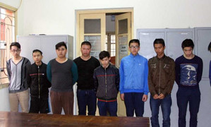 Nam sinh đâm trọng thương cảnh sát