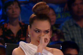 Mỹ Tâm rơi lệ khi chưa công bố kết quả Vietnam Idol