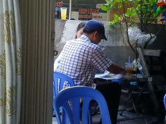 Đổi giấy phép lái xe: Cò vây tứ phía!