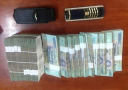 Bắt băng nhóm tống tiền tỷ ở trung tâm đấu giá