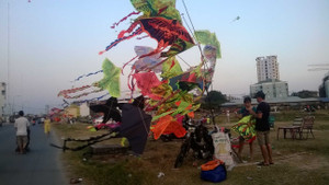 Hiểm họa thả diều trên đường phố