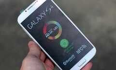 Galaxy S4 giảm giá mạnh dọn đường cho 'hàng nóng'