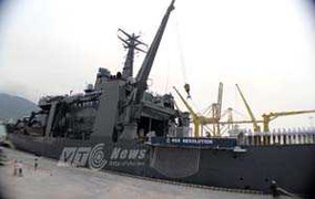 Choáng ngợp trước chiến hạm đổ bộ của Hải quân Singapore