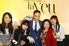 Nữ sinh ngoại ngữ phát cuồng 'Chỉ có thể là yêu'