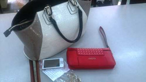 Chia tay người thân, khách bị tài xế taxi 'chôm' gần 200 triệu đồng