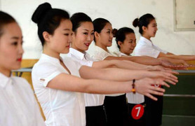 Bên trong 'lò' tuyển tiếp viên hàng không Trung Quốc