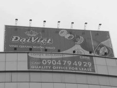 Bia Đại Việt 'chềnh ềnh' trên tấm biển quảng cáo phạm luật?
