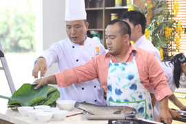 Hiếu Hiền học nấu ăn nịnh vợ