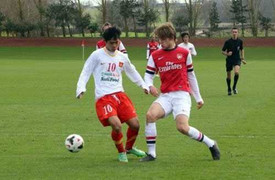 U19 Việt Nam chơi tưng bừng, đè bẹp U19 Arsenal