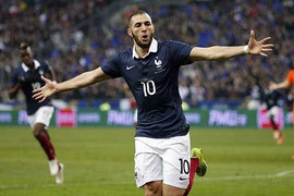 Benzema lập siêu phẩm, nhấn chìm cơn lốc màu da cam