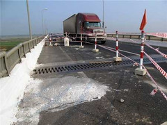 Cầu dài nhất miền Trung có nguy cơ đổ sập