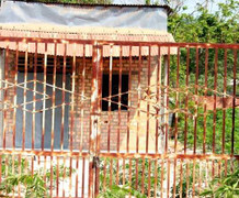 Chồng chém chết nhân tình của vợ trên giường