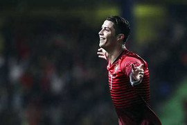 Đại thắng Cameroon, Ronaldo vào ngôi đền huyền thoại