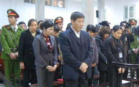 Xử vụ nhân bản xét nghiệm: Nhiều bị cáo lãnh án tù