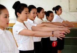 Nữ sinh xinh đẹp dự tuyển tiếp viên hàng không