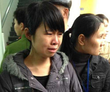 Xử vụ nhân bản xét nghiệm: Bị cáo bật khóc tại tòa