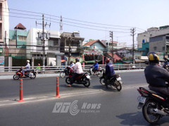 Liều chết trên cầu vượt Cây Gõ: Sở GTVT lên tiếng