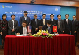 Bộ TT&TT và Microsoft bắt tay hợp tác phát triển CNTT