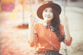 Nữ chính 'Quả tim máu' đẹp rạng ngời ở Hàn Quốc