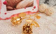 Cận cảnh quy trình làm hồng dát vàng ở VN