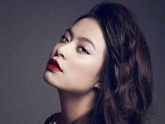 Hoàng Thuỳ Linh 'nghiện' son đỏ cho làn môi bốc lửa