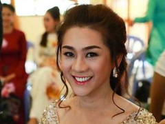 Lâm Chi Khanh tô son phấn kỹ càng vẫn lộ nét đàn ông