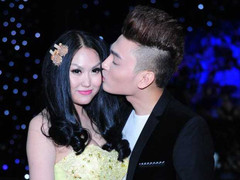 Phi Thanh Vân tiếp tục ôm ấp phi công trẻ