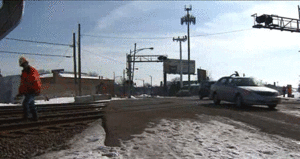 Vừa đi vừa nghe nhạc, nam sinh chết thảm