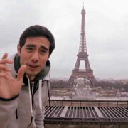 Lấy trộm tháp Eiffel về làm quà lưu niệm