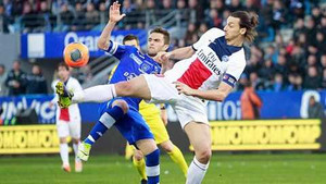 Pha kiến tạo kiểu kung fu của Ibrahimovic