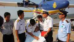 Việt Nam đưa thêm tàu hải quân, thợ lặn tìm kiếm máy bay Malaysia