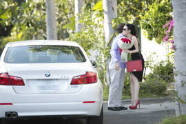 Lộ ảnh 'Mỹ nhân Sài Thành' được trai Tây đón bằng xe sang