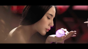 Thủy Tiên trễ nải vòng một hóa hồ ly tinh