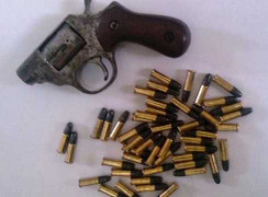 Vây bắt 'ông trùm' mang súng bên người