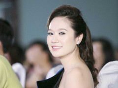 Thanh Thuý váy xẻ cao khoe chân thon