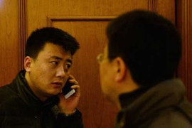 Máy bay mất tích: Vì sao điện thoại của hành khách vẫn reo?