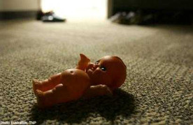 Bé 20 ngày tuổi bị mẹ và bà đem bán