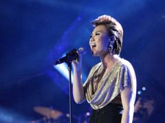 Phương Linh nghẹn ngào khi không ở bên bà phút cuối