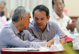 Bầu Đức chấp nhận làm phó và ‘chịu đòn’ ở VFF