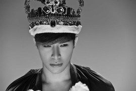 Nathan Lee mang 'người tình tin đồn' lên sân khấu