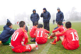 Ảnh: U19 Việt Nam 'ăn no đặc sản' Anh