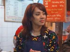 Lan Trinh đổi nghề... bán bánh cuốn ở Hà Nội