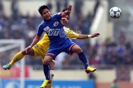 Derby 2 thập kỷ nóng hầm hập và rất bất ngờ